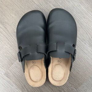 Cushionaire Black Slip-On Clogs
